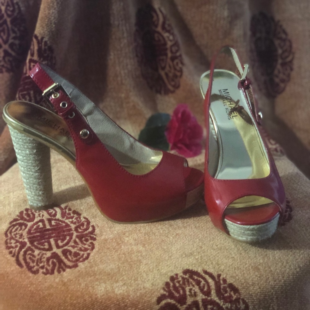 MICHAEL KORS Runway red peak a toe